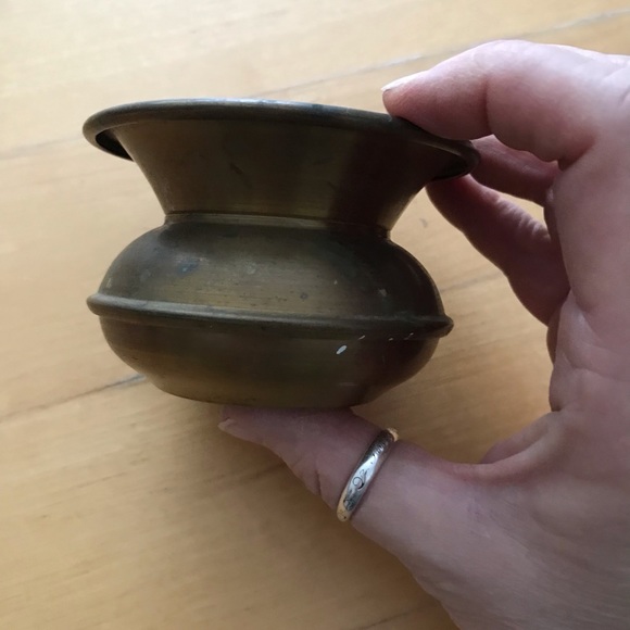 Vintage brass small spittoon or planter - Picture 2 of 6